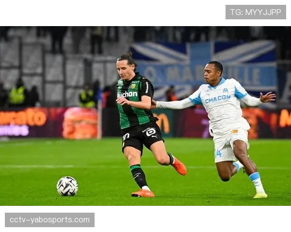 数据统计：本轮法甲场均跑动距离前十球员，中场球员占据八席